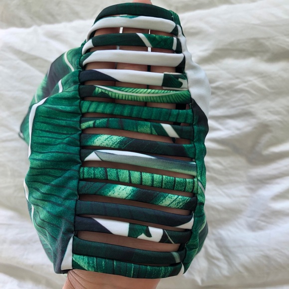 One piece swimsuit - Picture 3 of 3